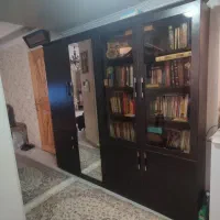 کتابخانه و جاکفشی