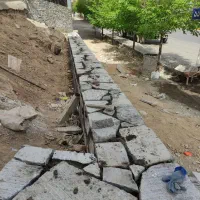 اجرای جدول تایل سنگ تاوه کوبیک موزائیک