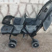 کالسکه دوقلو