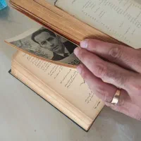 کتاب قدیمی.|کلکسیون اشیاء عتیقه|اردبیل, |دیوار