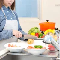 استخدام خانم برای انجام امور منزل