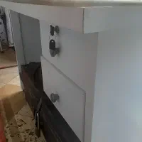 میز اداری و کامپیوتر