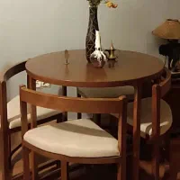 میز نهار خوری ۴نفره کاملا در حد نو