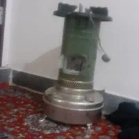 یک عدد چراغ نفتی قدیمی