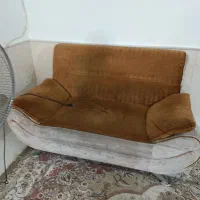 یک عدد فرش سه در سه ونیم یک دست  مبل هفت نفره