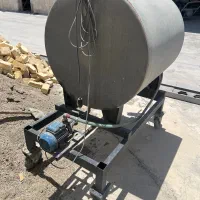 تانک اب حدود ۷۰۰ لیتری به همراه موتور و گاری و چرخ