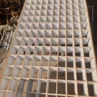 قفسه چوبی برای دکور مغازه