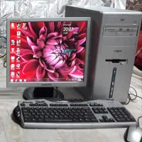 کامپیوتر رومیزی با مانیتور LCD