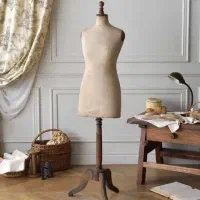صندوقدار و فروشنده پوشاک لباس زنانه