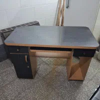 میز کامپیوتر در حد نو