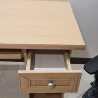 میز تحریر و کامپیوتر