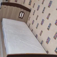 تخت خواب و میز کامپیوتر