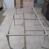 تخت آهنی