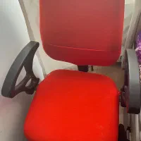 صندلی پشت میز