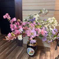 گلدان و‌گل مصنوعی