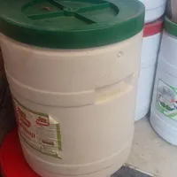 تعدادی دبه مناسب خرما و ترشی جات