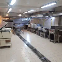 وسط کار و کباب پز ، کمک آشپز  ( جمعه ها تعطیل )
