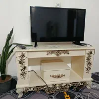 تلویزیون و میز