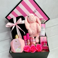 باکس هدیه و دست گل ولنتاین