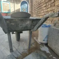 فرغون نو سالم با یک دست بیل