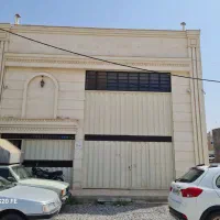راننده با نیسان یا مزدا مسقف بلند