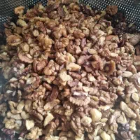 مغزگردو تازه باغات چهارباغ سنجدتازه شیرین وعالی