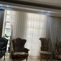 پرده تور با زیر پرده ایی برای چهار پنجره بزرگ