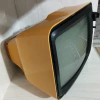 تلویزیون ۱۴ اینچ سیاه سفید.