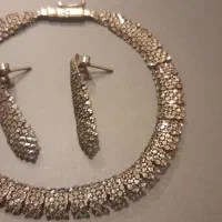 گوشواره ۱۰۰ بالا تابلو