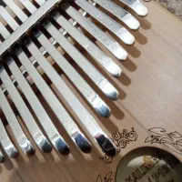 ساز کالیمبا نو|سازهای سنتی|خرم‌آباد, |دیوار