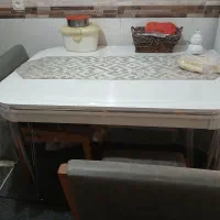 میز ناهار خوری با صندلی