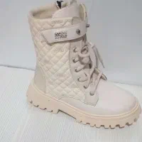بوت دخترانه رنگ کرم سایز ۳۴ و۳۲