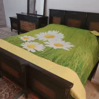 تخت خواب دو نفره با میز آرایش و پاتختی