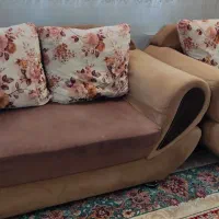 مبل راحتی و میز جلو مبلی پنج تیکه