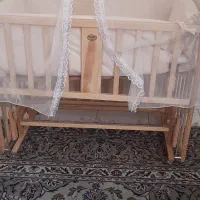تخت کنار مادر