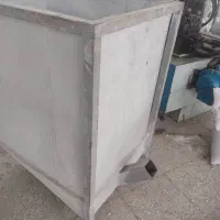 مخزن مواد و میز کار