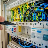 برقکار رفع اتصالی برق کاری ساختمان برق کار صنعتی