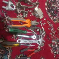 کلنگ،و آچار