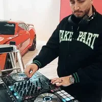 دیجی و خواننده و شومن حرفه ای تیم علیظ
