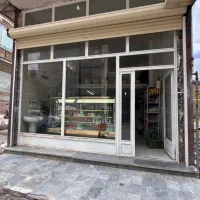 فروشنده مجرب و با تجربه در سوپر مارکت