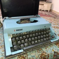 دستگاه تایپ قدیمی|کلکسیون اشیاء عتیقه|شوشتر, |دیوار