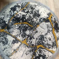 جلو دری و فرش گرد