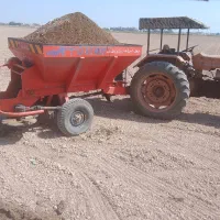 کودپاشی  زل پاشی.   تراکتور|خدمات باغبانی و درختکاری|اندیمشک, |دیوار