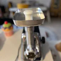 چرخ گوشت نو و سالم