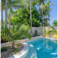 مربی خصوصی شنا و مربی بازی و ورزش کودکان