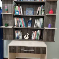 کتابخانه با میزتحریر