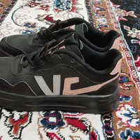 کفش کتانی سایز ۳۷