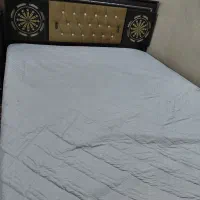 تخت خاب تمیز وسالم با دوتا پاتختی