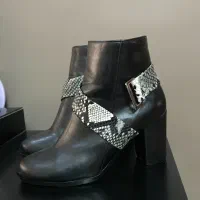 کفش چرم پاشنه بلند سایز ۴۰