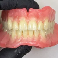 ( دندان سازی لبخند )